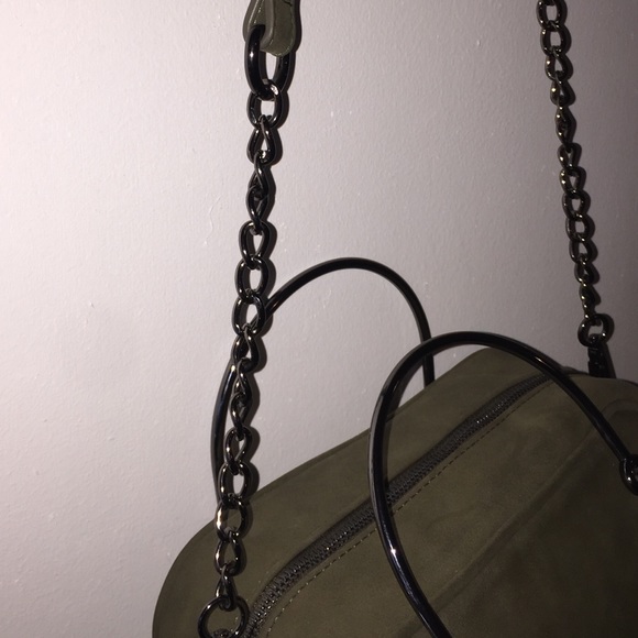 Green Crossbody Bag with chain and tassels!!! - Picture 4 of 4